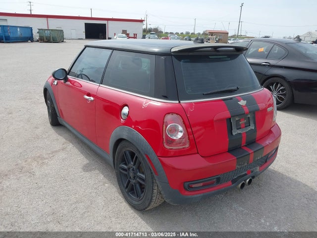 2011 MINI COOPER S WMWSV3C56BTY22609 Photo 2