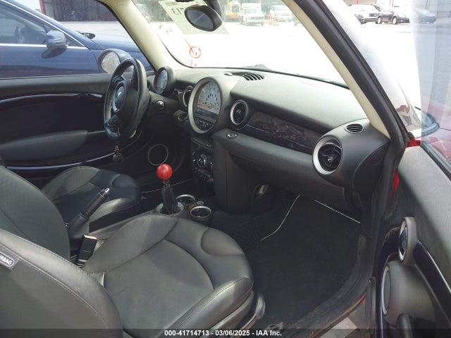 2011 MINI COOPER S WMWSV3C56BTY22609 Photo 4