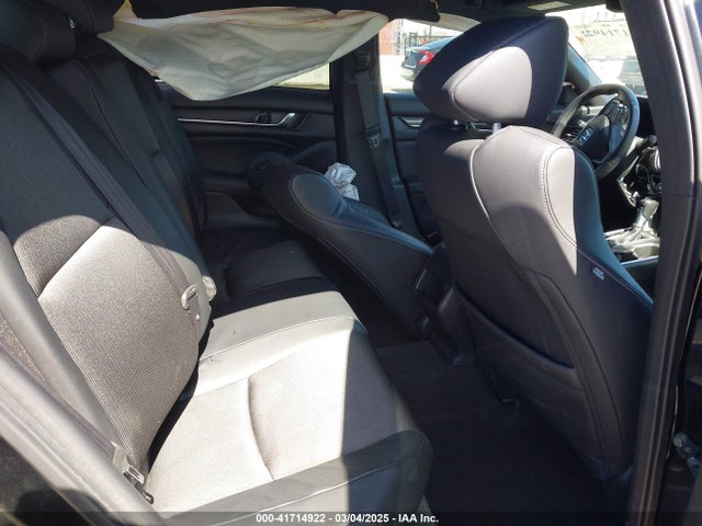 1HGCV1F38JA186065 Honda Accord Sport