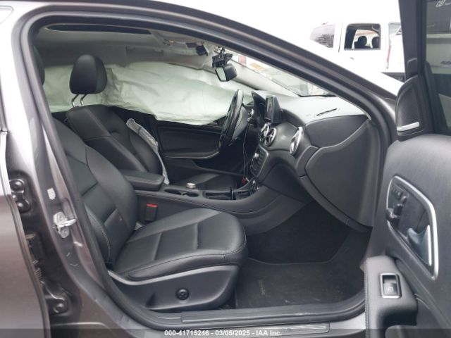 WDCTG4EBXFJ121299 Mercedes-Benz GLA 250