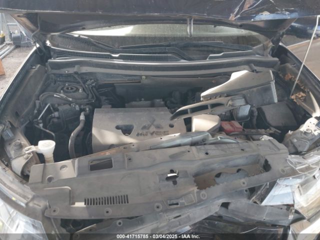 JA4AD3A37JZ005366 Mitsubishi Outlander Se