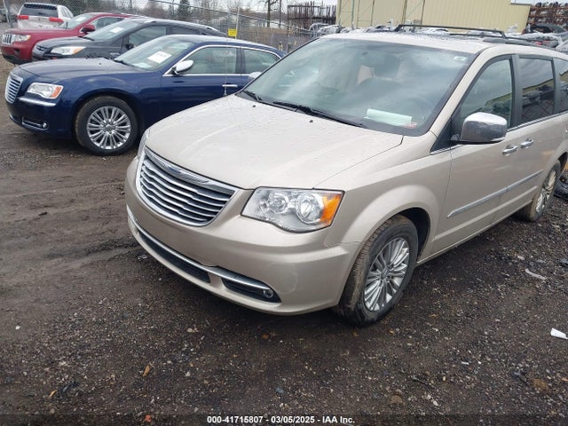 2C4RC1CG5GR166771 Chrysler Town & Country Touring-l Anniversary Edition