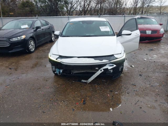 KMHLL4DG2SU862095 Hyundai ELANTRA SE