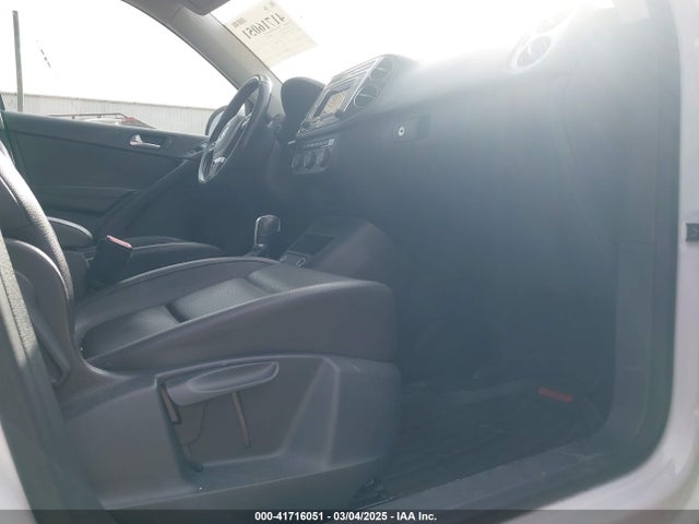 WVGAV7AX9GW546891 Volkswagen TIGUAN S
