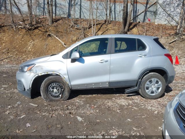 KL7CJKSBXJB721384 Chevrolet TRAX LS