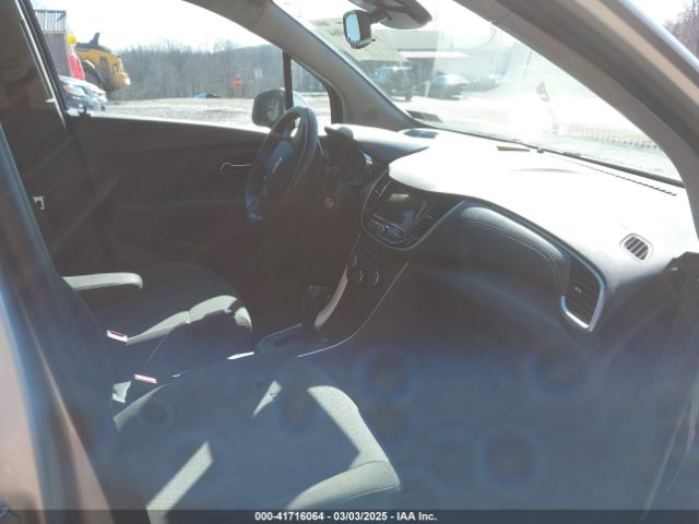KL7CJKSBXJB721384 Chevrolet TRAX LS