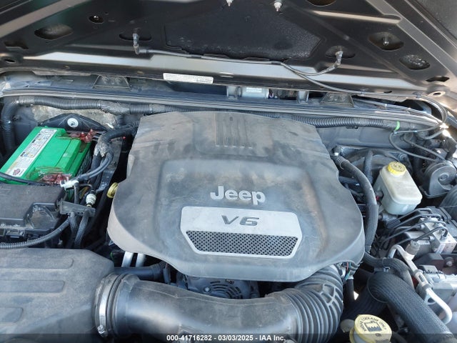 1C4BJWDG4EL258026 Jeep Wrangler Unlimited Sport