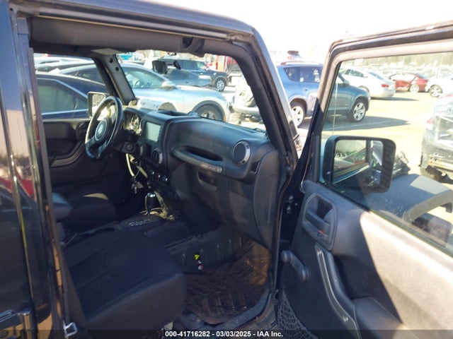1C4BJWDG4EL258026 Jeep Wrangler Unlimited Sport
