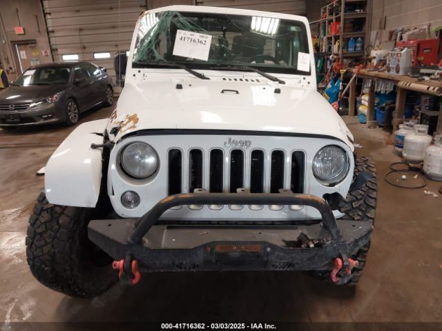 1C4HJWEG9JL819968 Jeep Wrangler Jk Unlimited Sahara