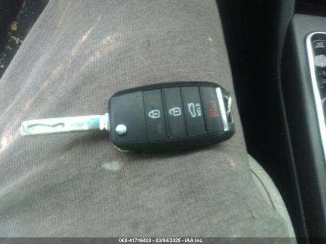 5XXGT4L38JG272718 KIA Optima Lx