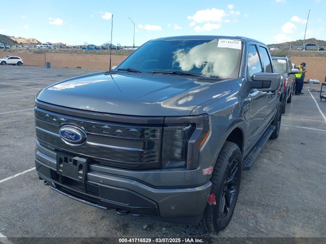 Ford F-150 Lightning Platinum 2023 1FT6W1EV8PWG25191 Image 2