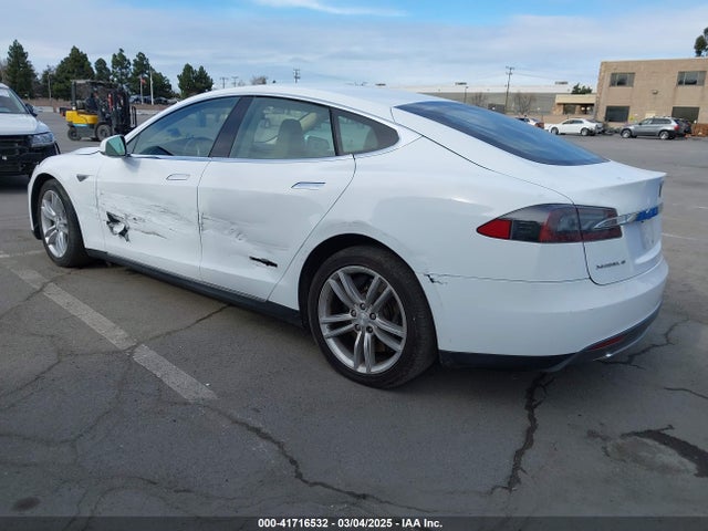 2013 TESLA MODEL S 5YJSA1DG2DFP07739 Photo 2