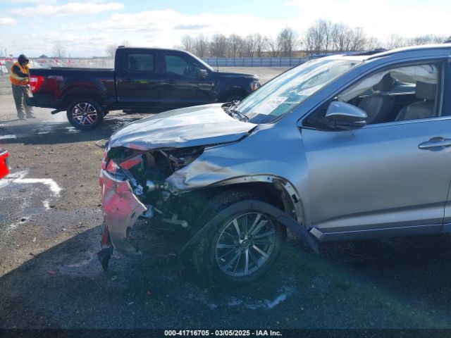 5TDJZRFHXJS499058 Toyota Highlander Xle