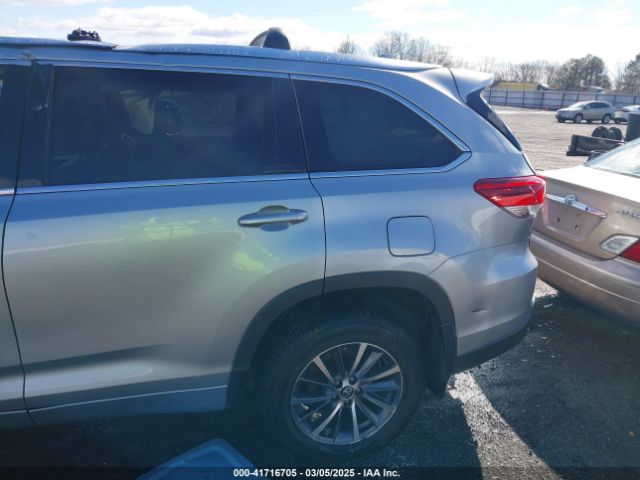 5TDJZRFHXJS499058 Toyota Highlander Xle