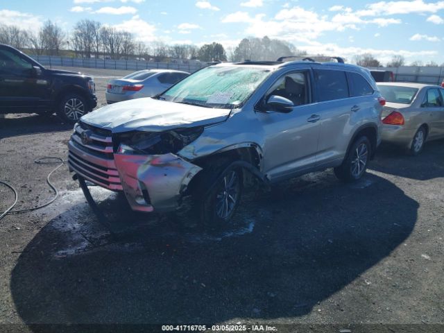 5TDJZRFHXJS499058 Toyota Highlander Xle