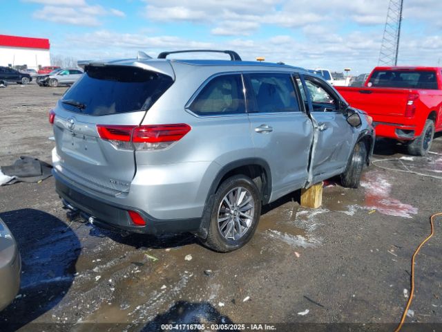 5TDJZRFHXJS499058 Toyota Highlander Xle