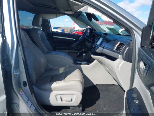 5TDJZRFHXJS499058 Toyota Highlander Xle