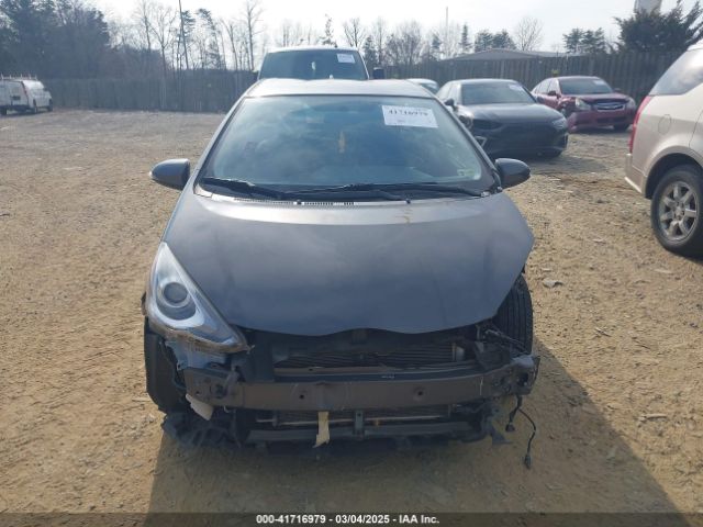 JTDKDTB34F1103091 Toyota Prius C Two