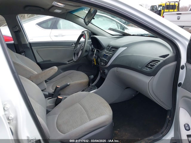 KMHCT5AE8HU315026 Hyundai ACCENT SE