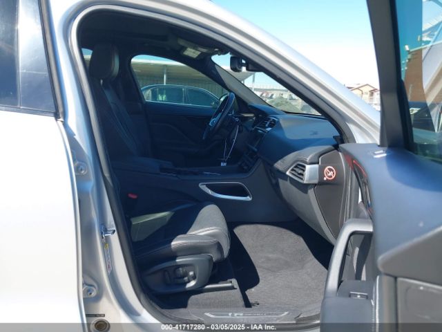2017 JAGUAR F-PACE SADCL2BV9HA099355 Photo 4