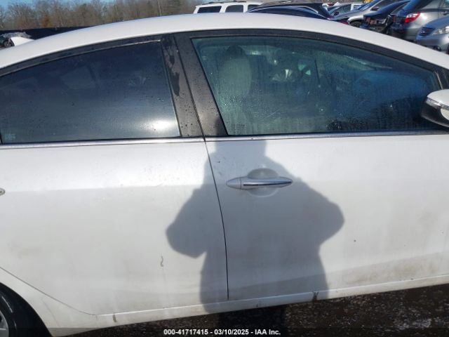 KNAFX4A88E5077496 KIA FORTE EX