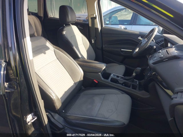 1FMCU0G98HUE15122 Ford ESCAPE SE