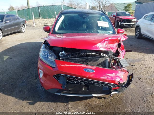 1FMCU9J9XMUA70800 Ford Escape Titanium