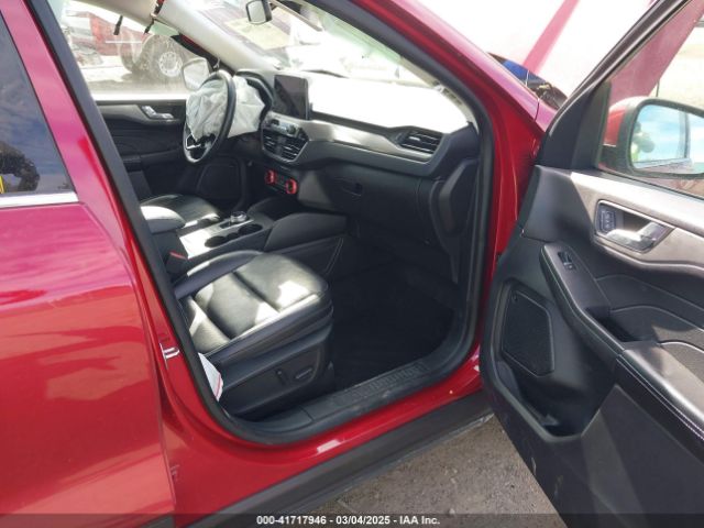 1FMCU9J9XMUA70800 Ford Escape Titanium
