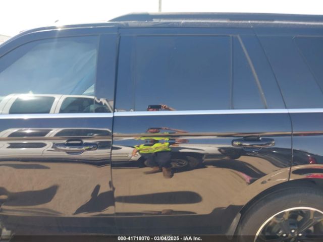 1FMJU1KT8NEA48809 Ford Expedition Limited