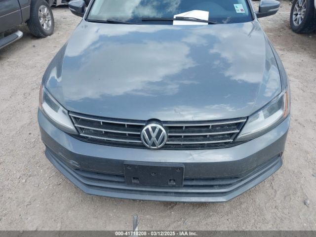 3VWDB7AJ9JM215013 Volkswagen Jetta 1.4t Se/1.4t Wolfsburg Edition