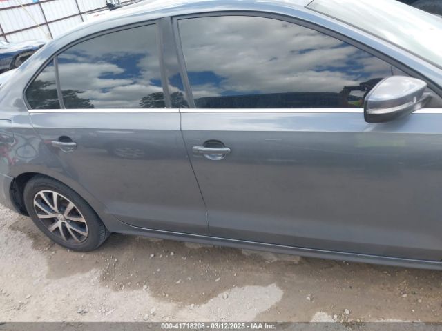 3VWDB7AJ9JM215013 Volkswagen Jetta 1.4t Se/1.4t Wolfsburg Edition