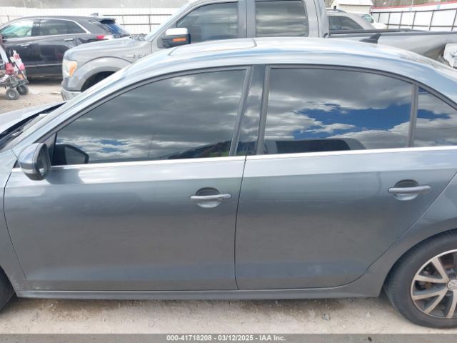 3VWDB7AJ9JM215013 Volkswagen Jetta 1.4t Se/1.4t Wolfsburg Edition