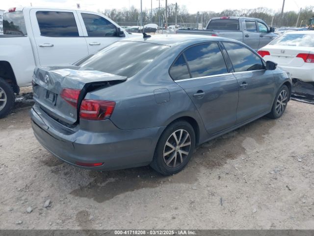 3VWDB7AJ9JM215013 Volkswagen Jetta 1.4t Se/1.4t Wolfsburg Edition
