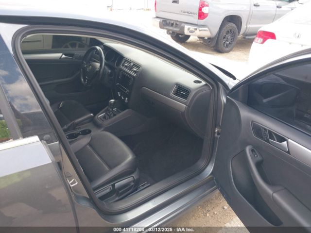 3VWDB7AJ9JM215013 Volkswagen Jetta 1.4t Se/1.4t Wolfsburg Edition