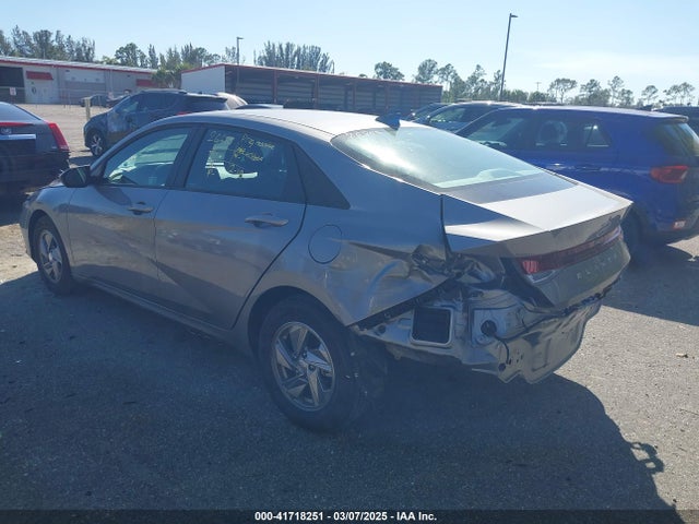 KMHLL4DGXSU886659 Hyundai ELANTRA SE