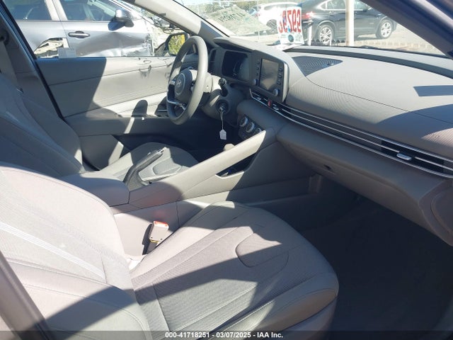 KMHLL4DGXSU886659 Hyundai ELANTRA SE