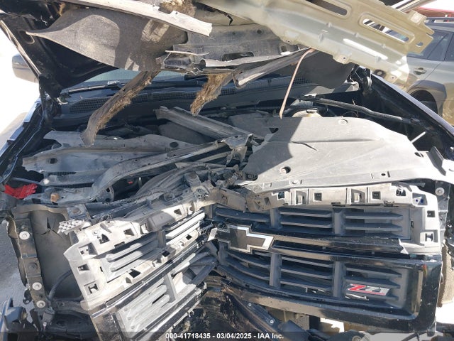 3GCUKREH8EG210945 Chevrolet Silverado 1500 2lt