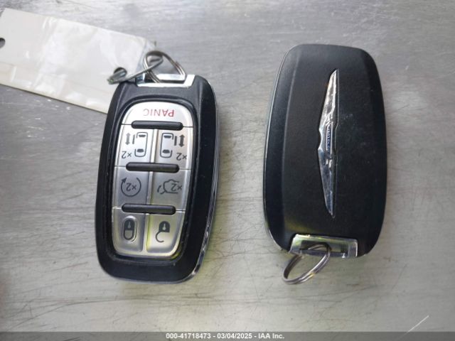 2C4RC1EG7JR121562 Chrysler Pacifica Touring L Plus