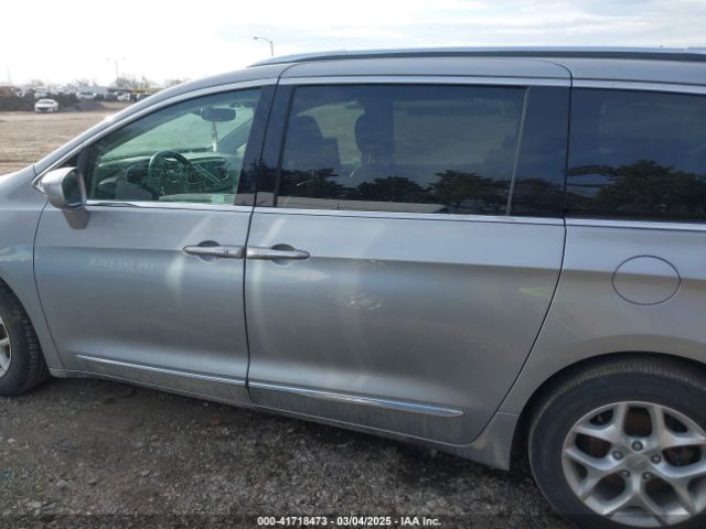 2C4RC1EG7JR121562 Chrysler Pacifica Touring L Plus