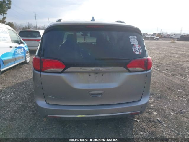 2C4RC1EG7JR121562 Chrysler Pacifica Touring L Plus