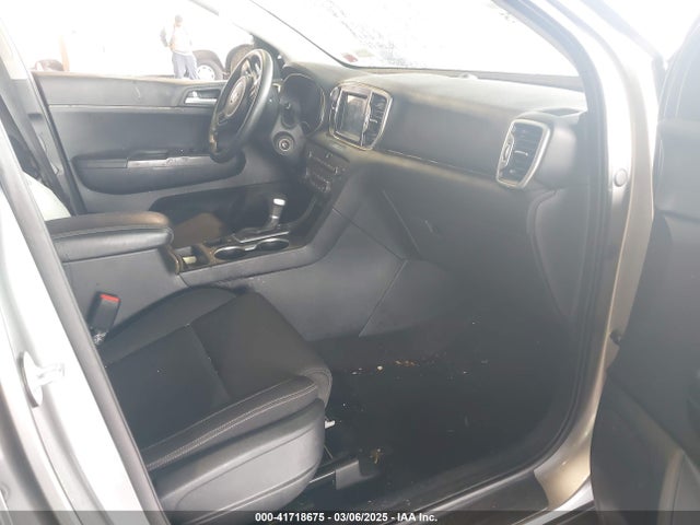 KNDPMCAC5K7607602 KIA Sportage Lx