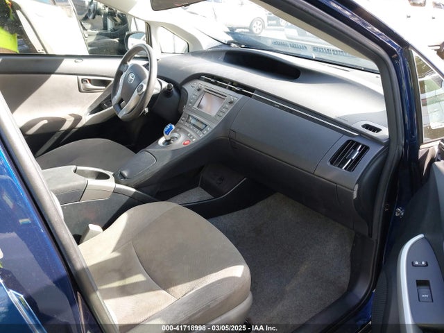 JTDKN3DU8E1786317 Toyota Prius Three