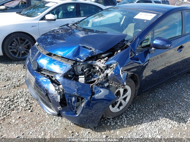 JTDKN3DU8E1786317 Toyota Prius Three