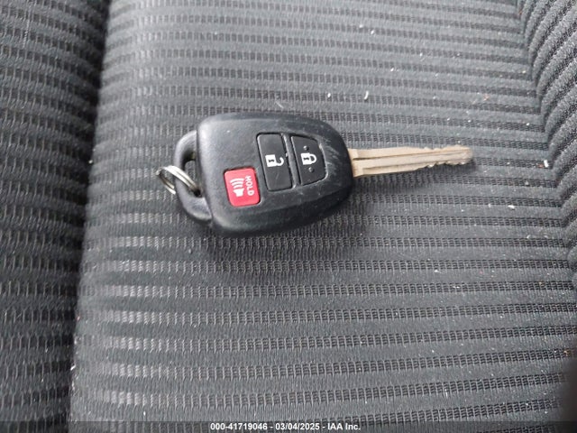Toyota RAV4 LE 2018 JTMZFREV5JJ182742 Image 11