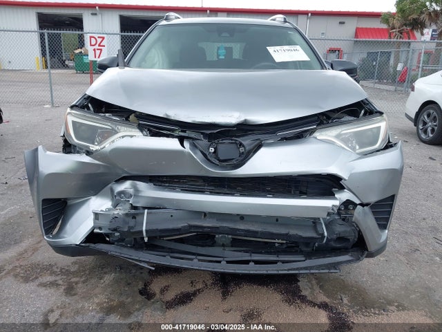 Toyota RAV4 LE 2018 JTMZFREV5JJ182742 Image 13