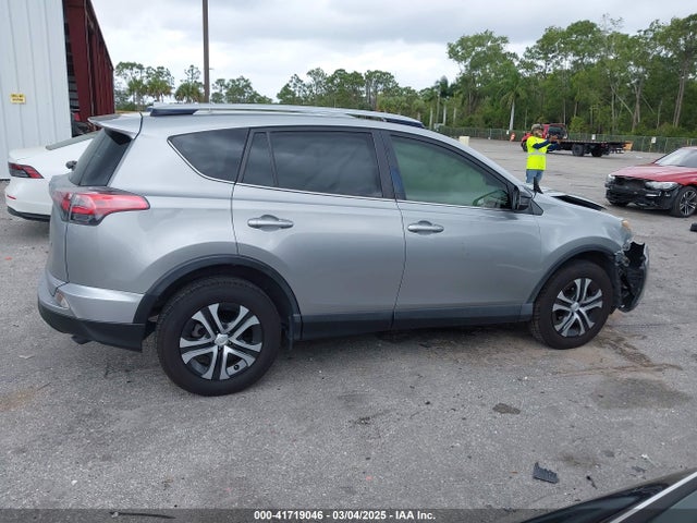 Toyota RAV4 LE 2018 JTMZFREV5JJ182742 Image 14