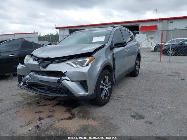 Toyota RAV4 LE 2018 JTMZFREV5JJ182742 Image 12