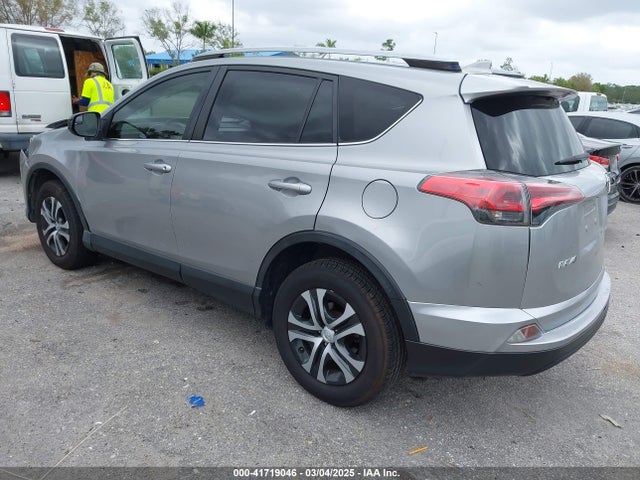 Toyota RAV4 LE 2018 JTMZFREV5JJ182742 Image 3