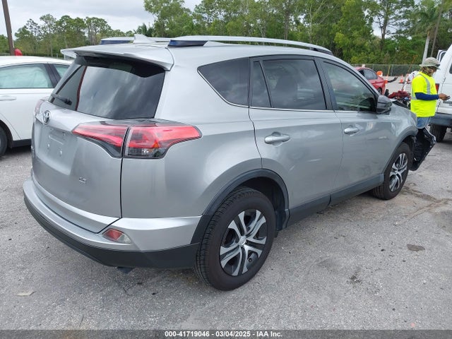 Toyota RAV4 LE 2018 JTMZFREV5JJ182742 Image 4