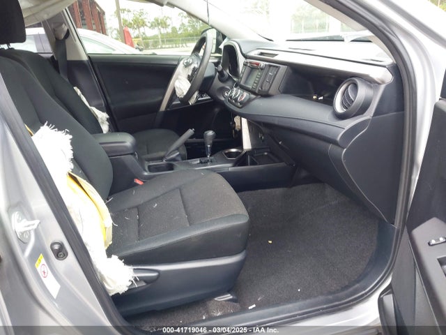 Toyota RAV4 LE 2018 JTMZFREV5JJ182742 Image 5